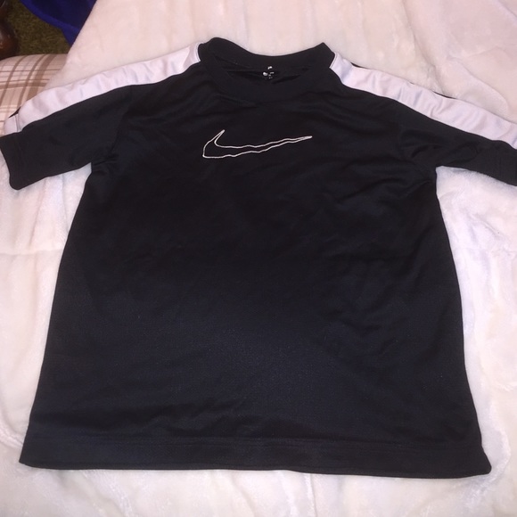 Nike shirt sleeve shirt