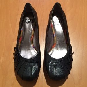 Gianni Bini black low heel pumps