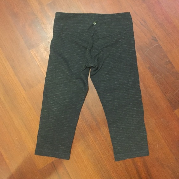 Lululemon crops - Picture 2 of 2