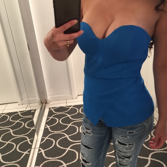 Blue overlapping strapless top