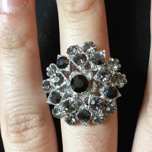 Beautiful statement ring - Picture 3 of 3