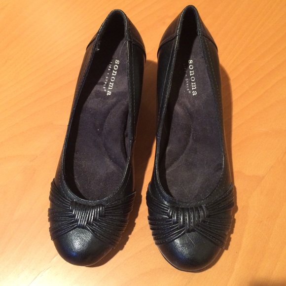 Black closed toe heels