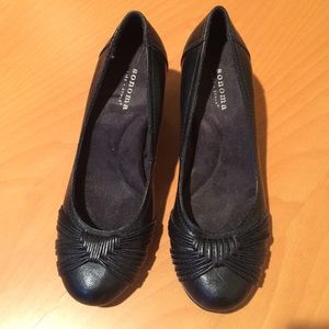 Black closed toe heels