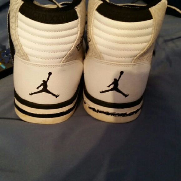 Jordans phly legend cement - Picture 3 of 4