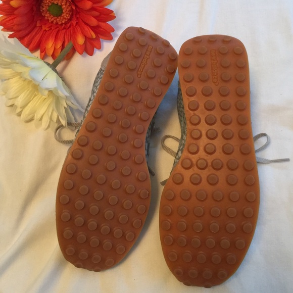 NEW BALANCE 410 - Like New w/Retro Look! - Picture 3 of 4