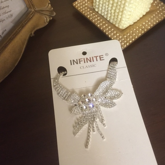 Stunning crystal costume jewelry necklace