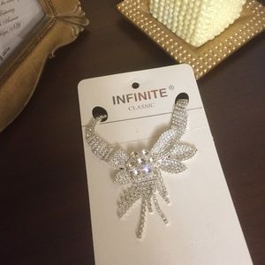 Stunning crystal costume jewelry necklace