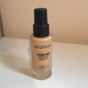 Smash box studio skin foundation