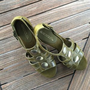 Aerosols green sandle