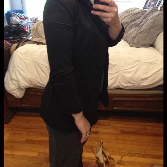 Black blazer with runched sleeves - Picture 4 of 4