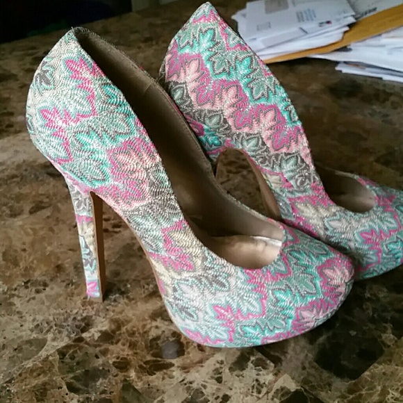 Knitted heels
