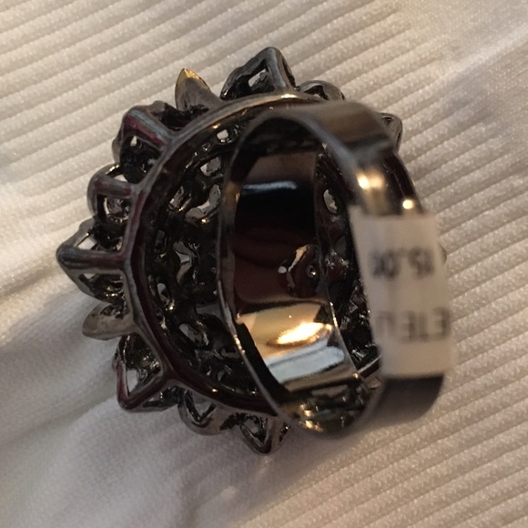 Statement ring - Picture 2 of 3