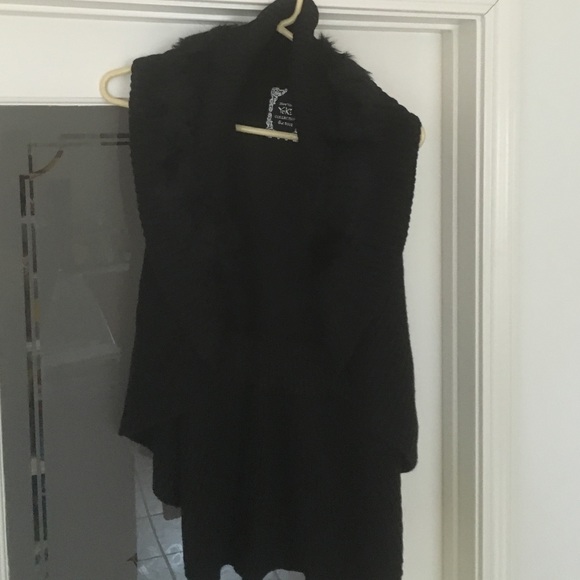 Black sleeveless vest