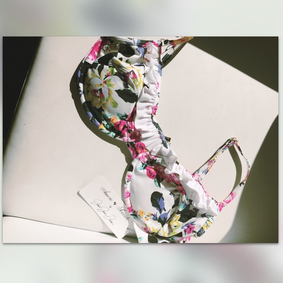 Amore & Sorvete Floral Bikini Top