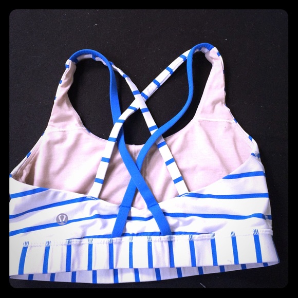 CUTE Lululemon bra w/ criss-cross back