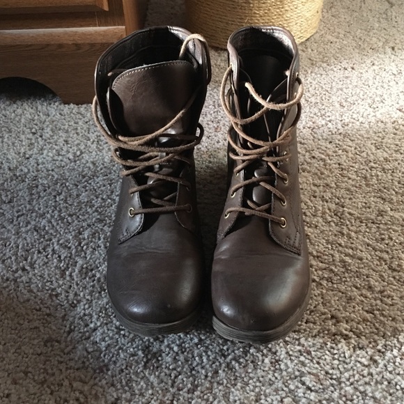 Combat boots