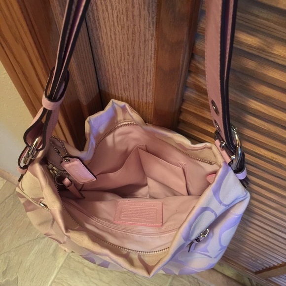 Pink Coach - Picture 3 of 4