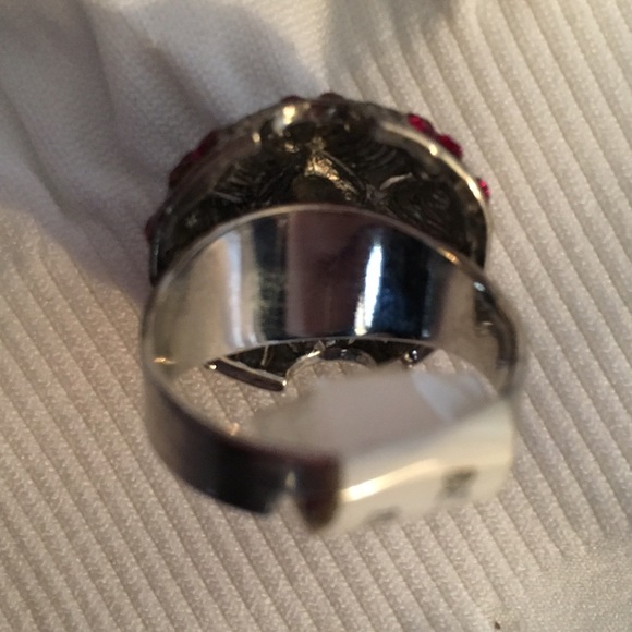 Red statement ring - Picture 2 of 4