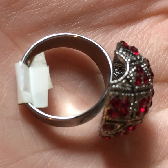 Red statement ring - Picture 3 of 4