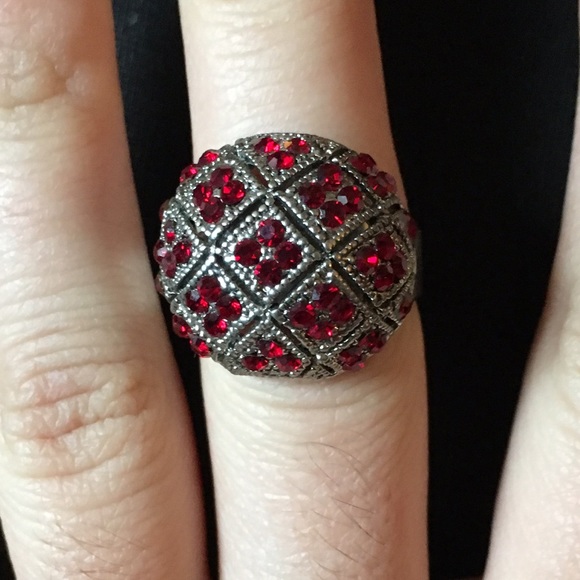 Red statement ring - Picture 4 of 4