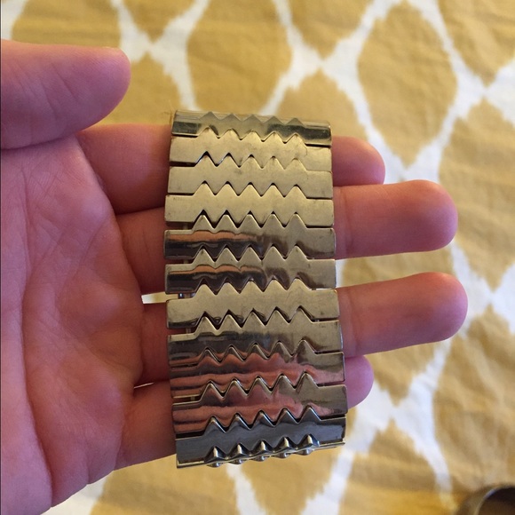 Silver Banana Republic stretch bracelet - Picture 2 of 3