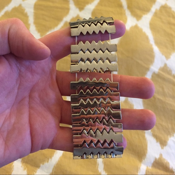 Silver Banana Republic stretch bracelet - Picture 3 of 3