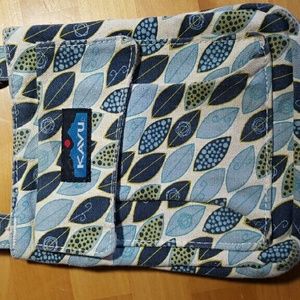 Adorable patterned Kavu Crossbody!!