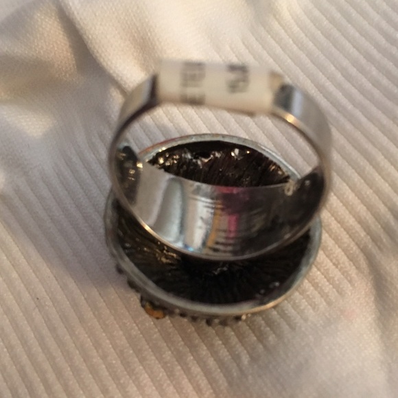 Green statement ring - Picture 2 of 3