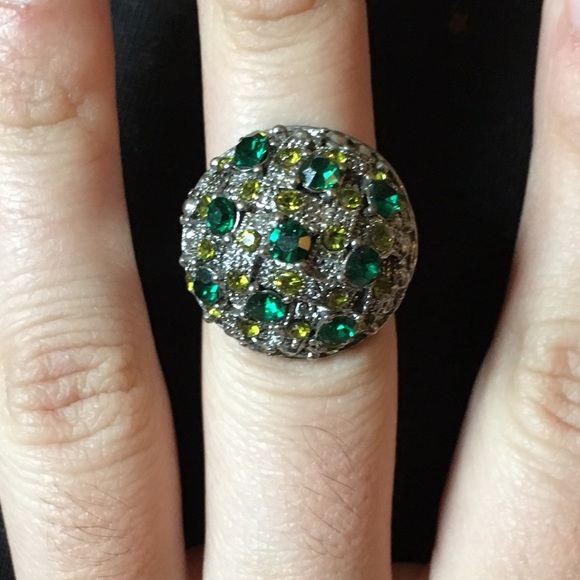 Green statement ring - Picture 3 of 3