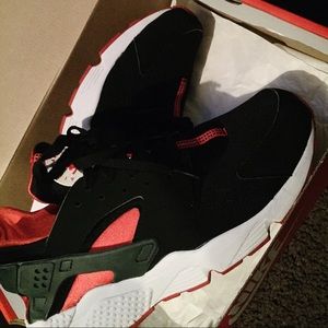 Black & Red Huarache