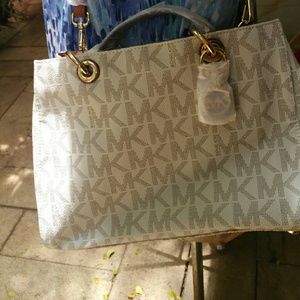 Michael Kors Cynthia beige satchel