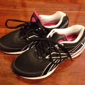 7.5 reebok easytone shoes excellent condition