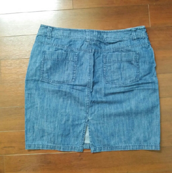 On Trend - Denim Button-Front Skirt - Picture 4 of 4