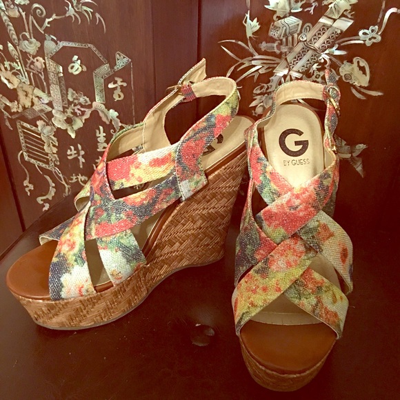 Guess Floral Wedges NWOT 7.5M or 8