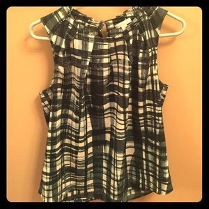 NY & CO. Hunter green and white top