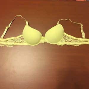Never been worn light yellow bra