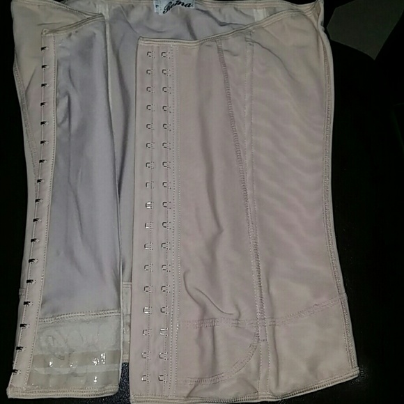 Shapewear - Picture 2 of 3