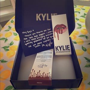 👄 Kylie LIPKIT in Dolce K 👄