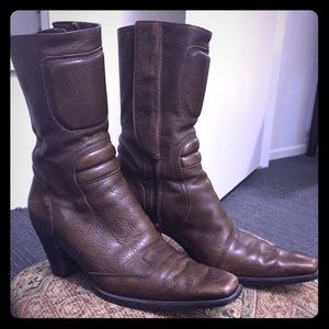 🌹  Miu Miu Boots 👢👢