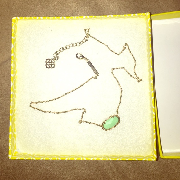 elisa pendant necklace in mint