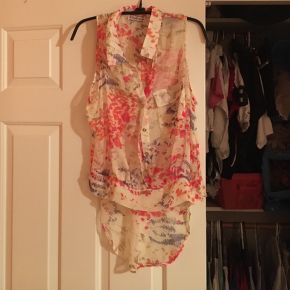 Super cute tank-top in great condition