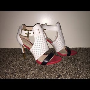 Pour La Victoire heels