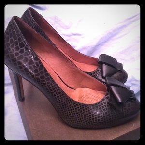 Corso Como Delbow Pump