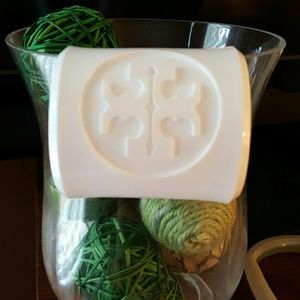 TORY BURCH FOLLOWERS White stacked T resin cuff