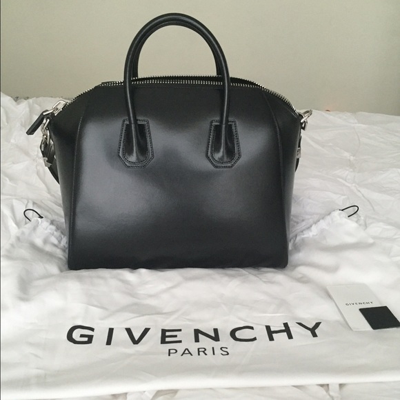 SOLD -- Medium Givenchy Antigona Authentic (black) - Picture 2 of 4