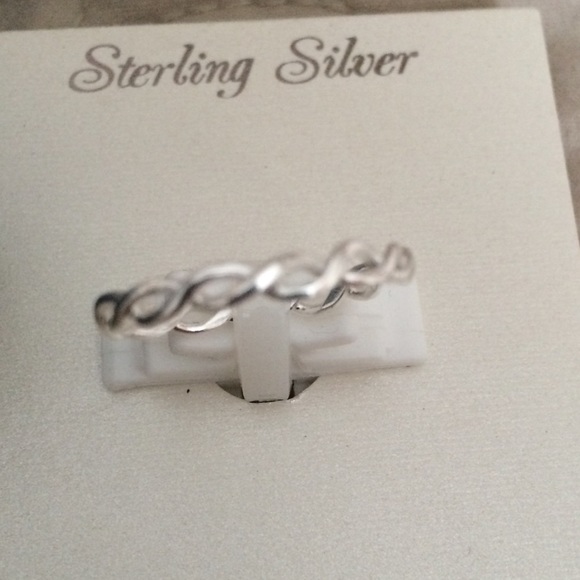 New Sterling Silver Ring - Picture 2 of 4