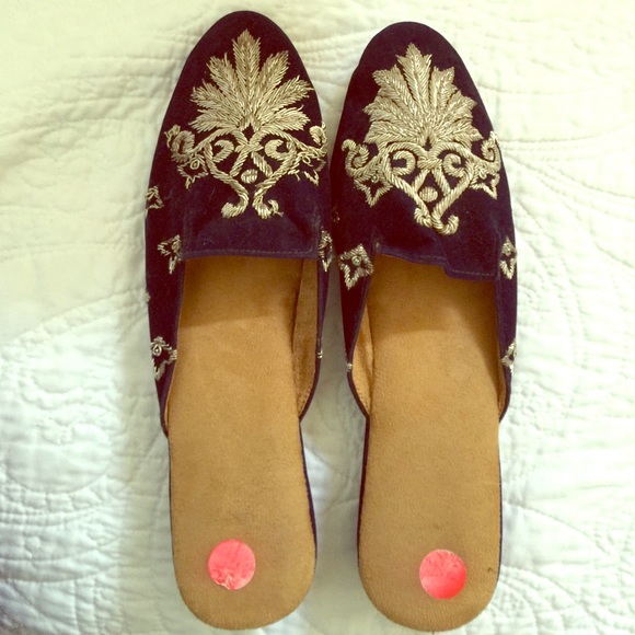 Hand beaded smoking slipper. Size 8.