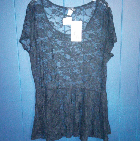 Black puplum lace top