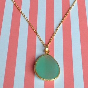 drop pendant necklace