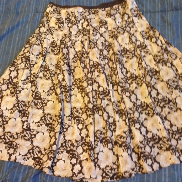 Beautiful, lightweight skirt